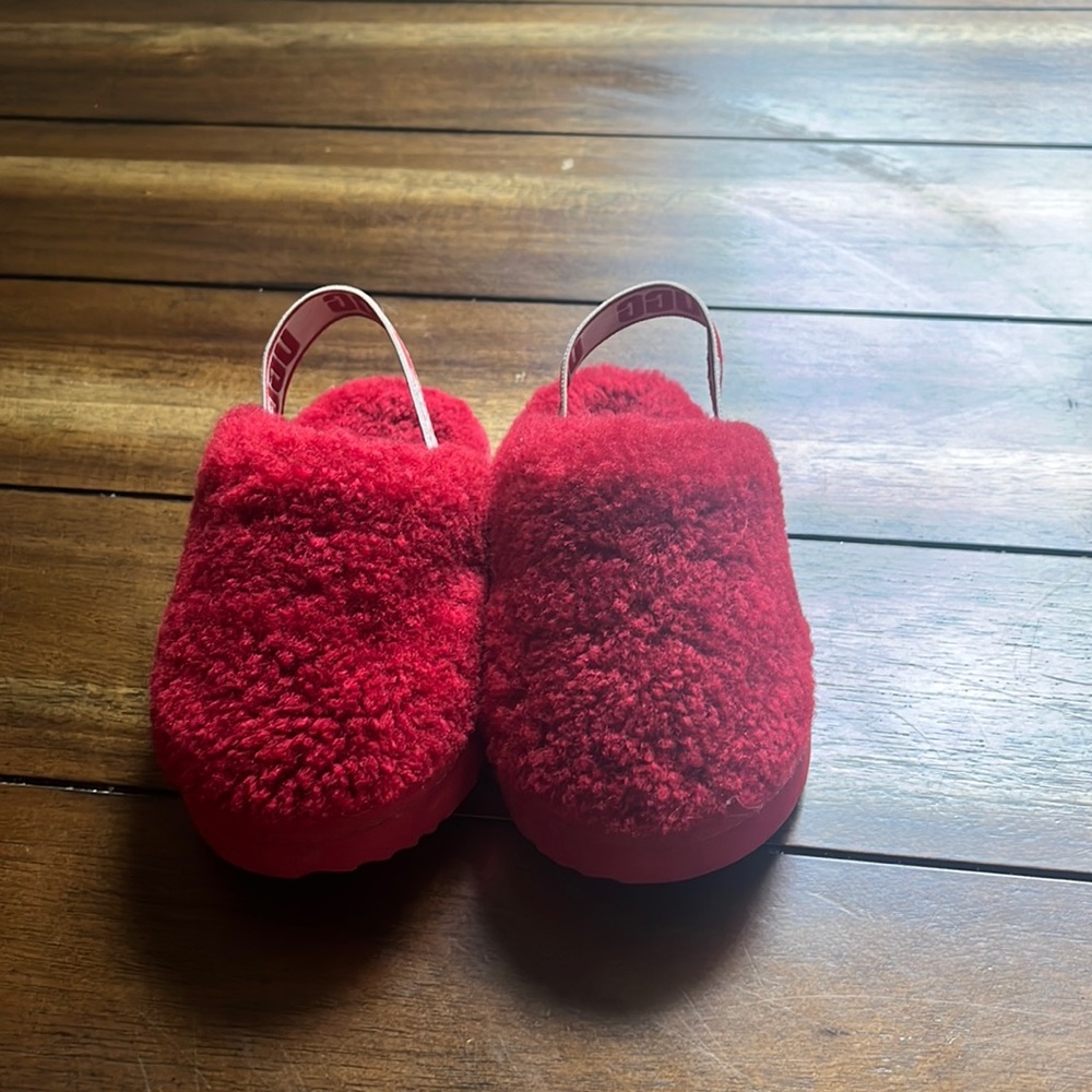 Red Ugg slides.